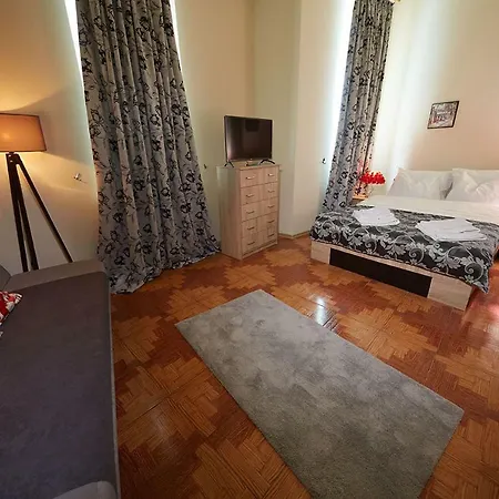 Standard Apartment *